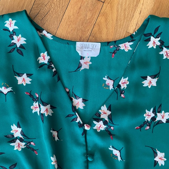 Floral blouse - Picture 3 of 3